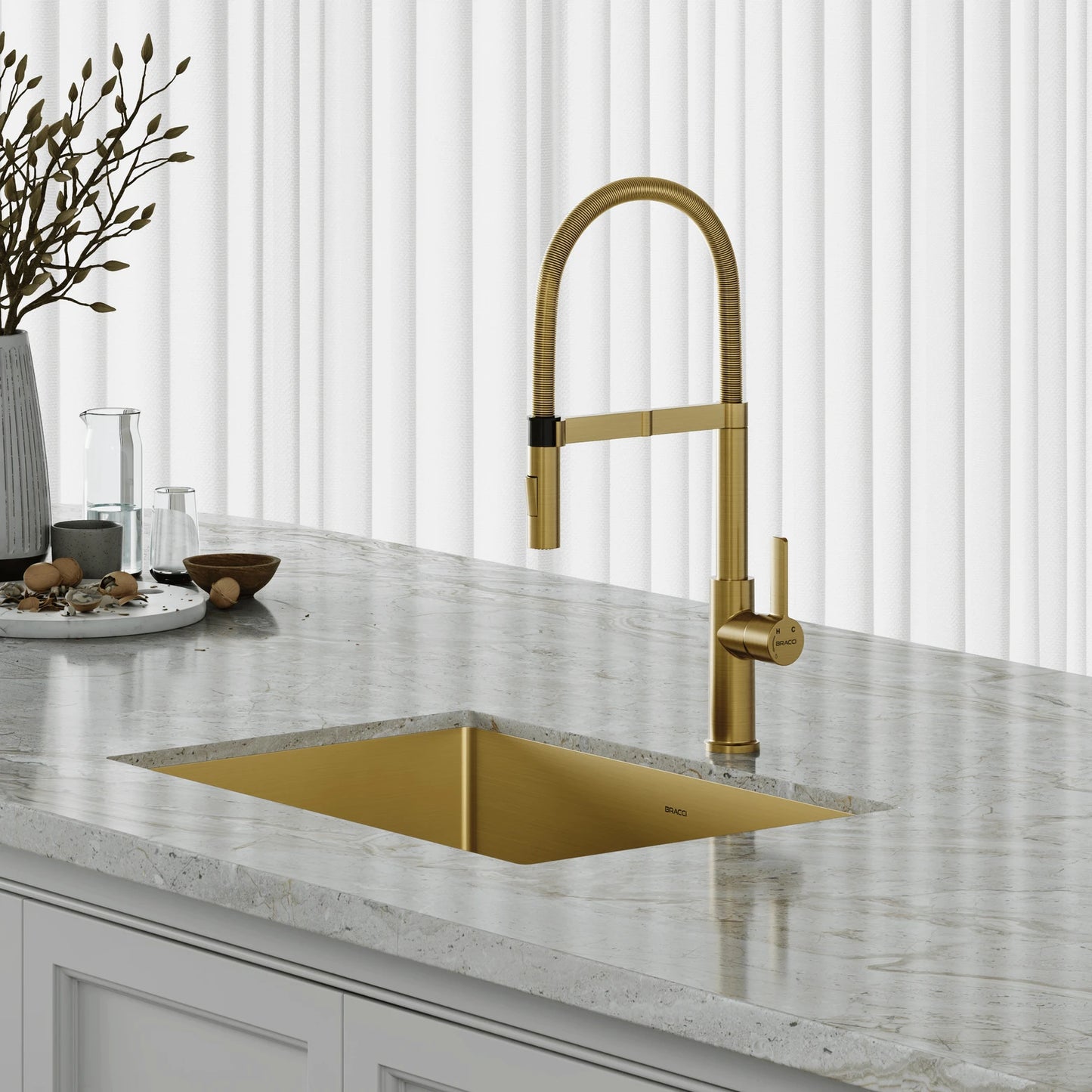 TORNEIRA MONOCOMANDO Q/F LA BELLE SPRING DOURADO ESCOVADO