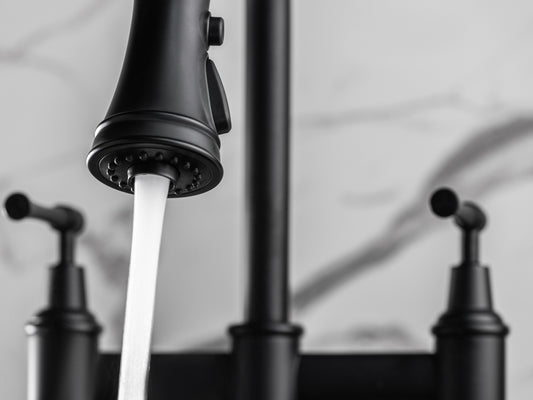 Como a pressão da água interfere no funcionamento dos metais?